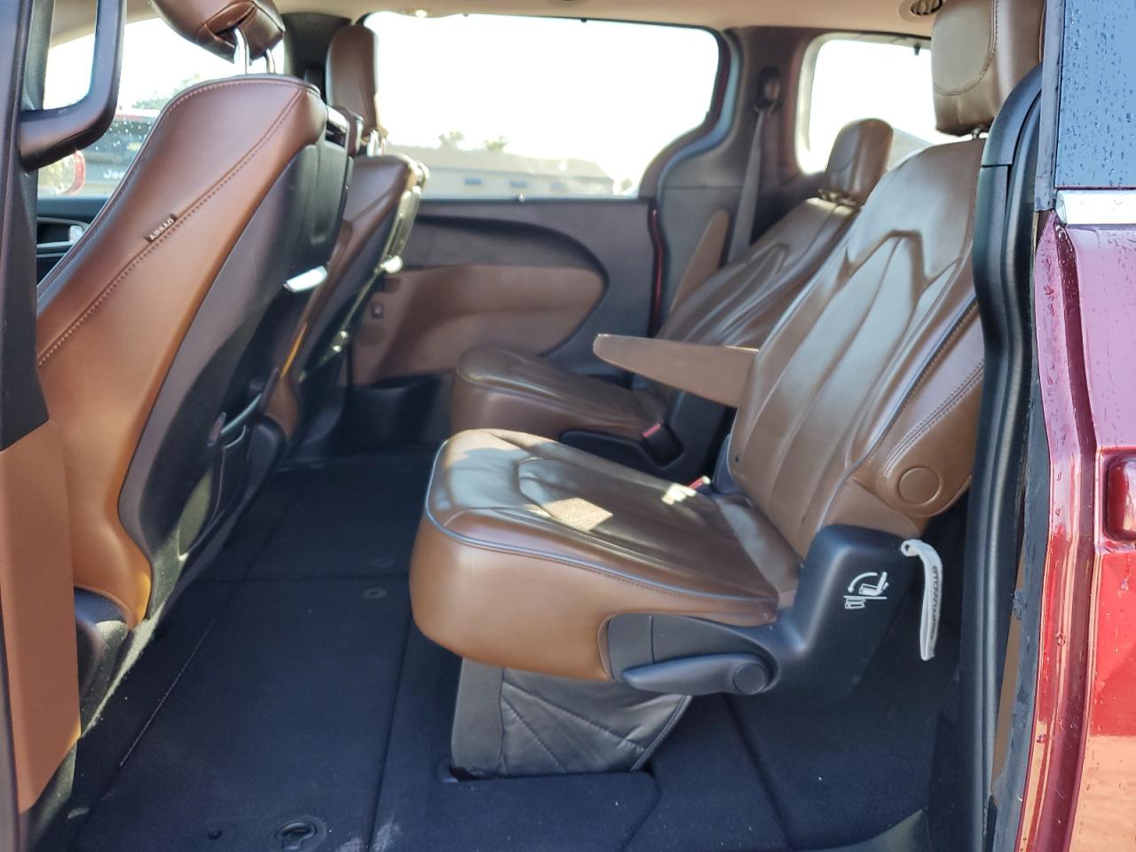 2017 Chrysler Pacifica - Image 11