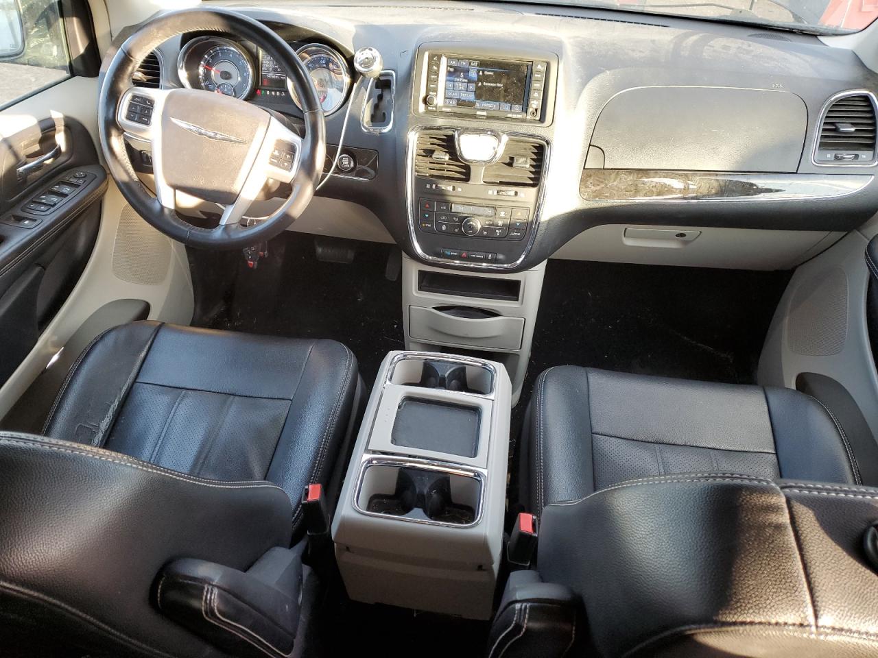 2015 Chrysler Town & Country - Image 8