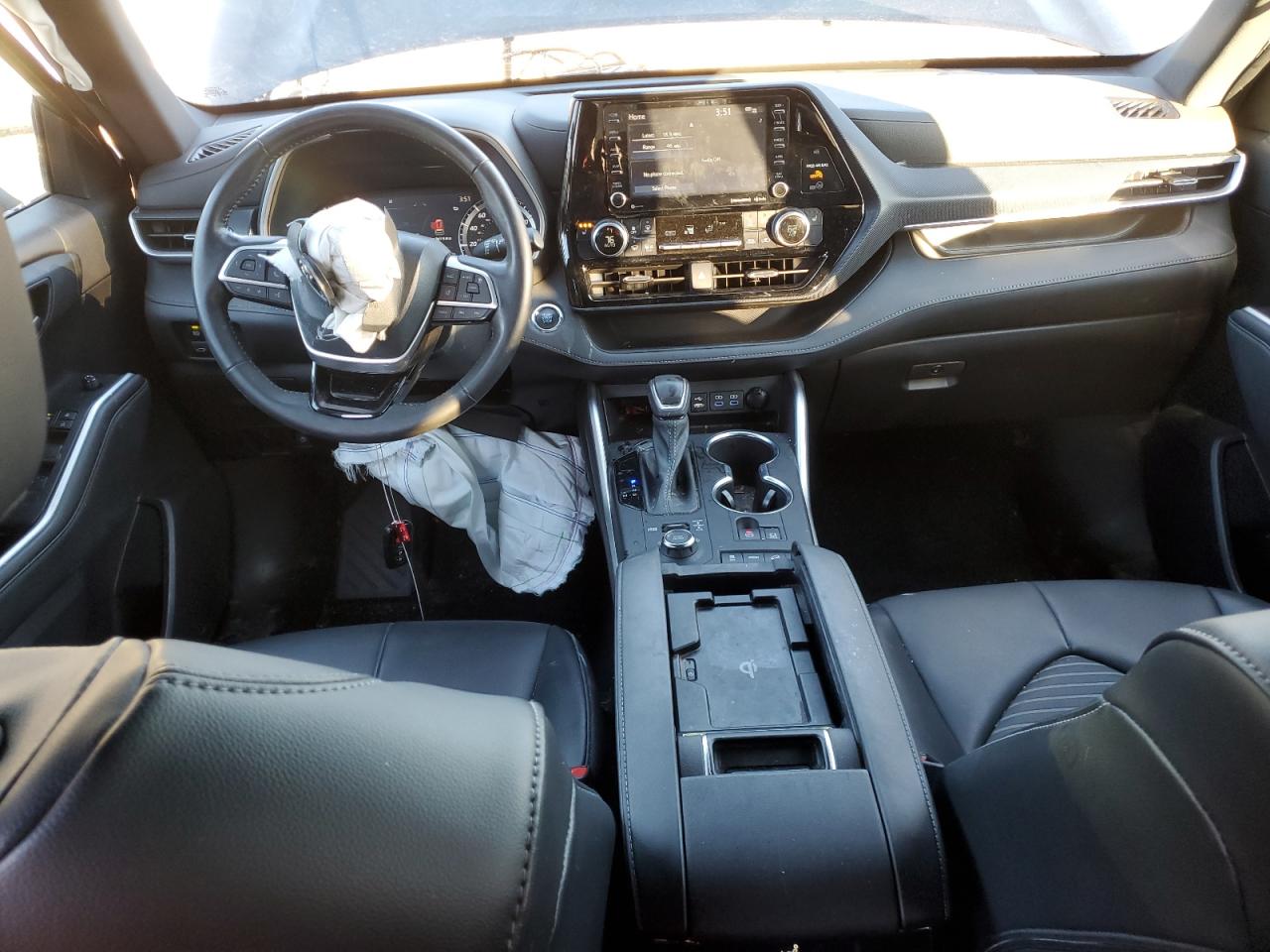 2022 Toyota Highlander - Image 8