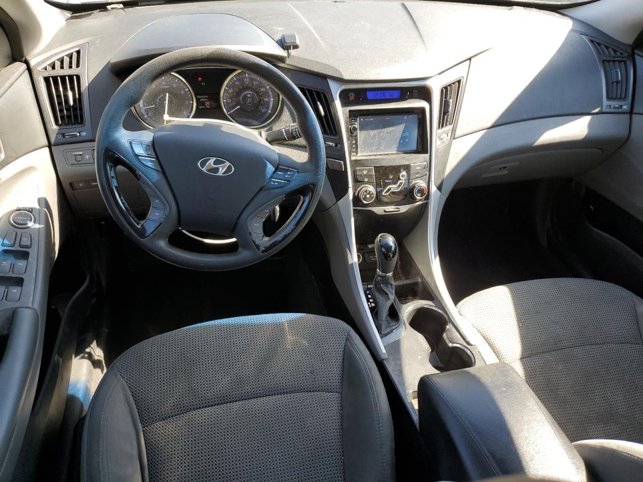 2012 Hyundai Sonata - Image 8