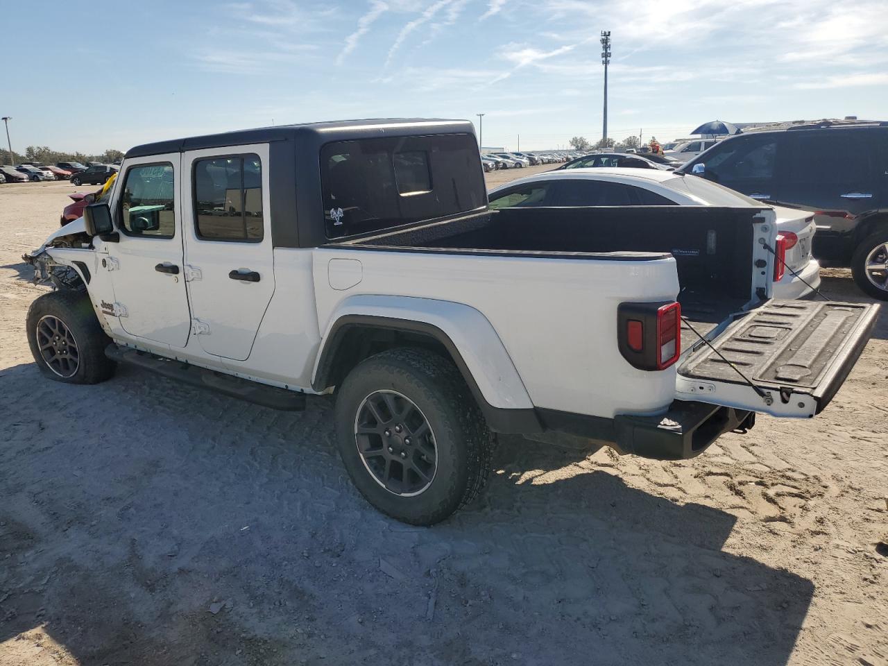 2021 Jeep Gladiator - Image 2