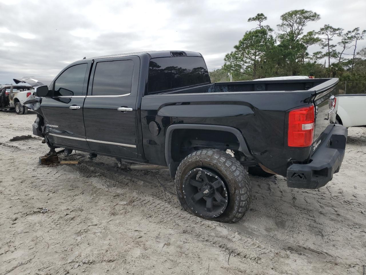 2014 GMC Sierra - Image 2