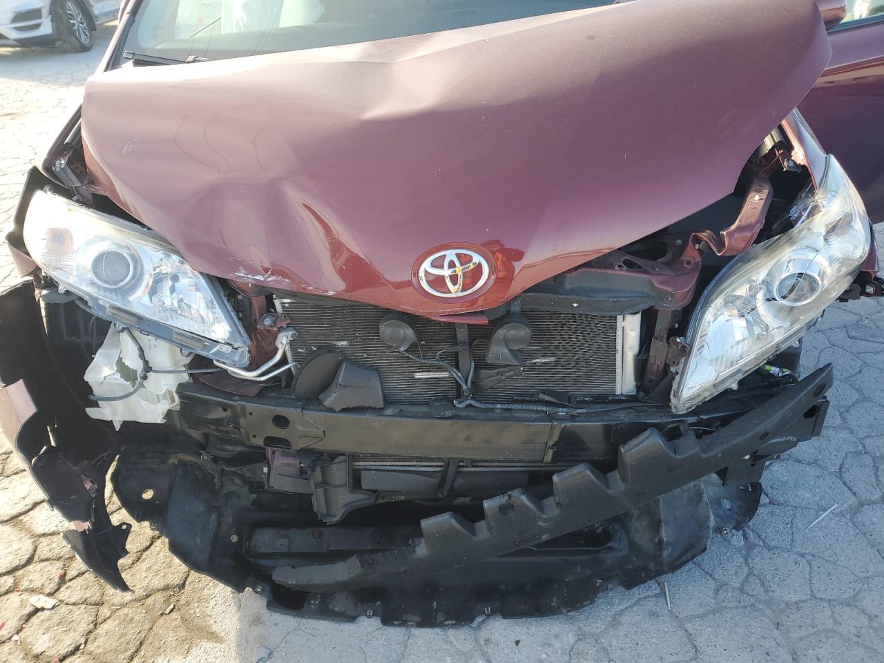 2017 Toyota Sienna - Image 14