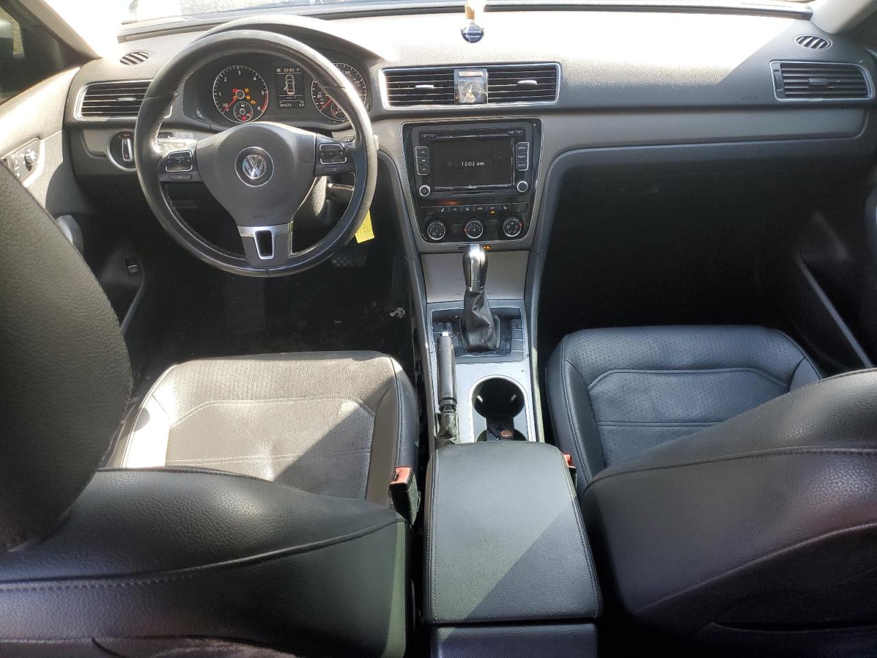 2014 Volkswagen Passat - Image 8
