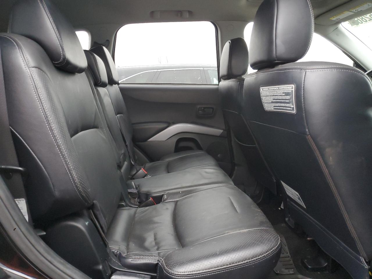 2007 Mitsubishi Outlander - Image 11
