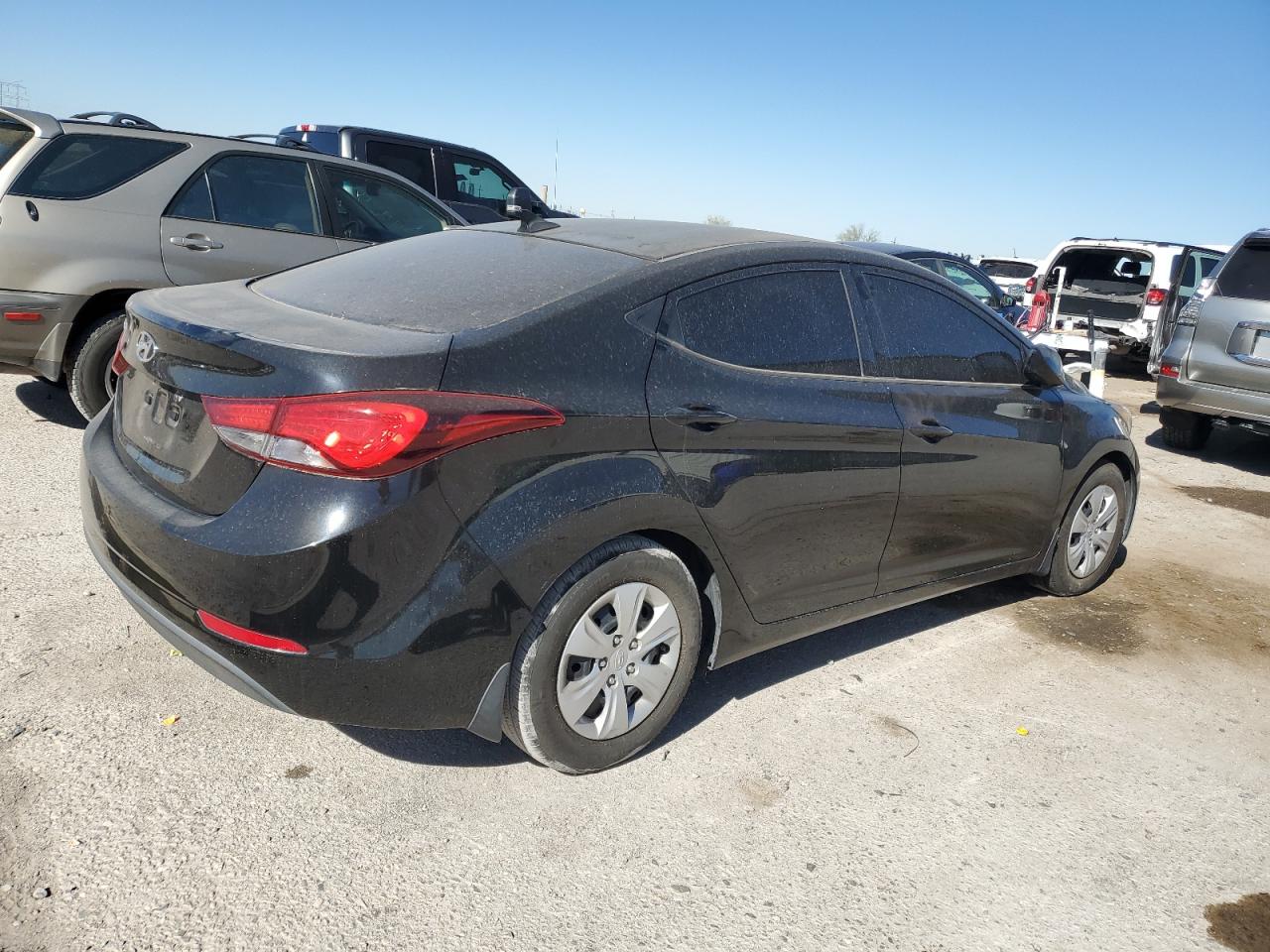 2016 Hyundai Elantra - Image 3