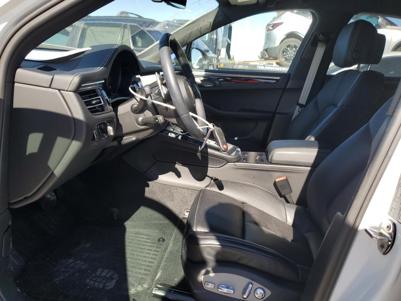 2024 Porsche Macan - Image 7