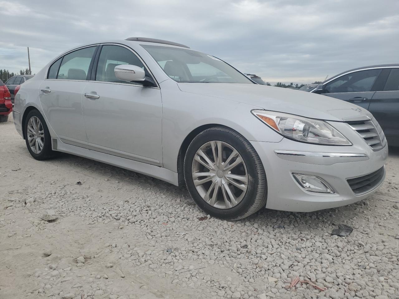2014 Hyundai Genesis - Image 4