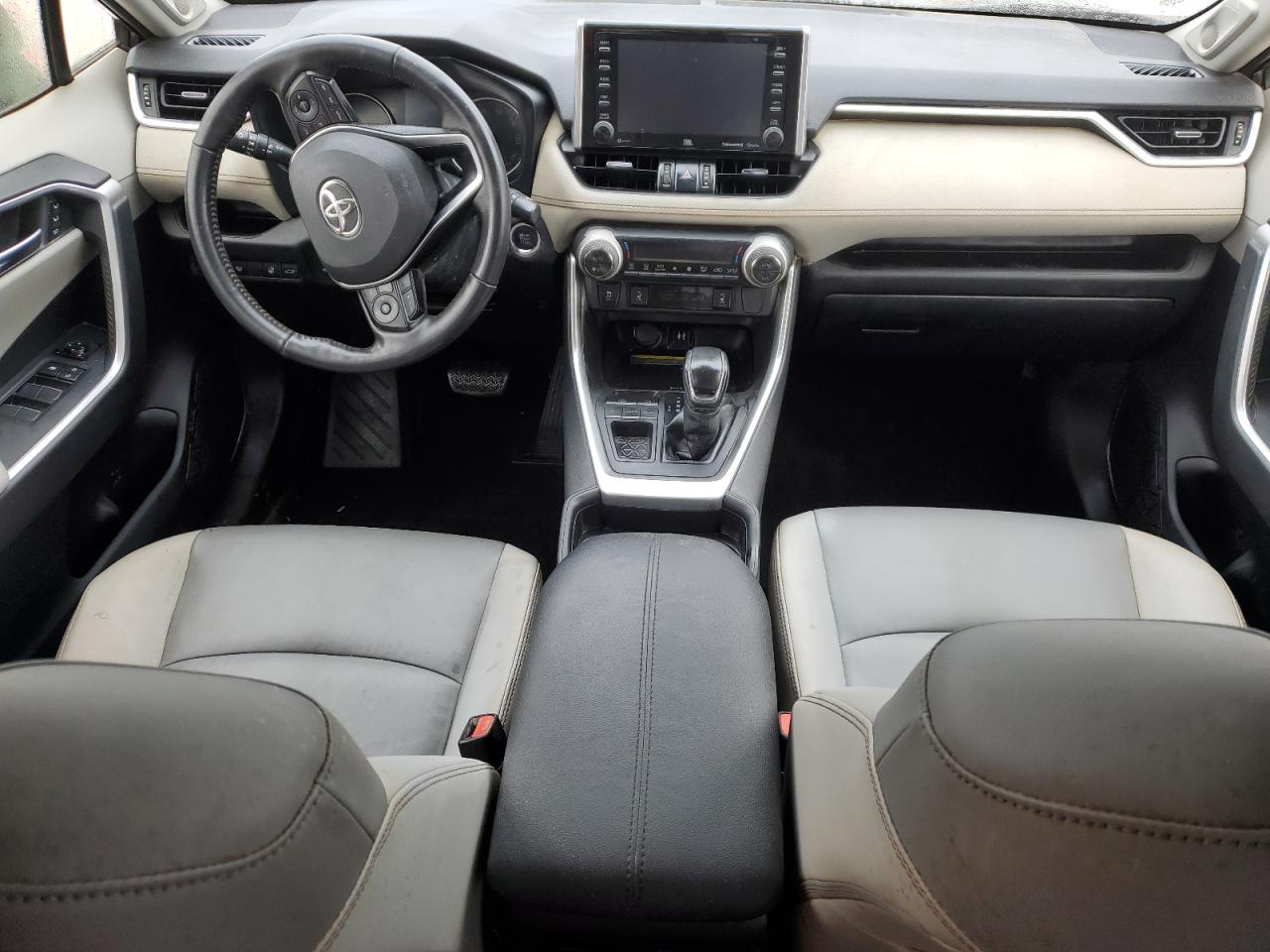 2019 Toyota RAV 4 - Image 8