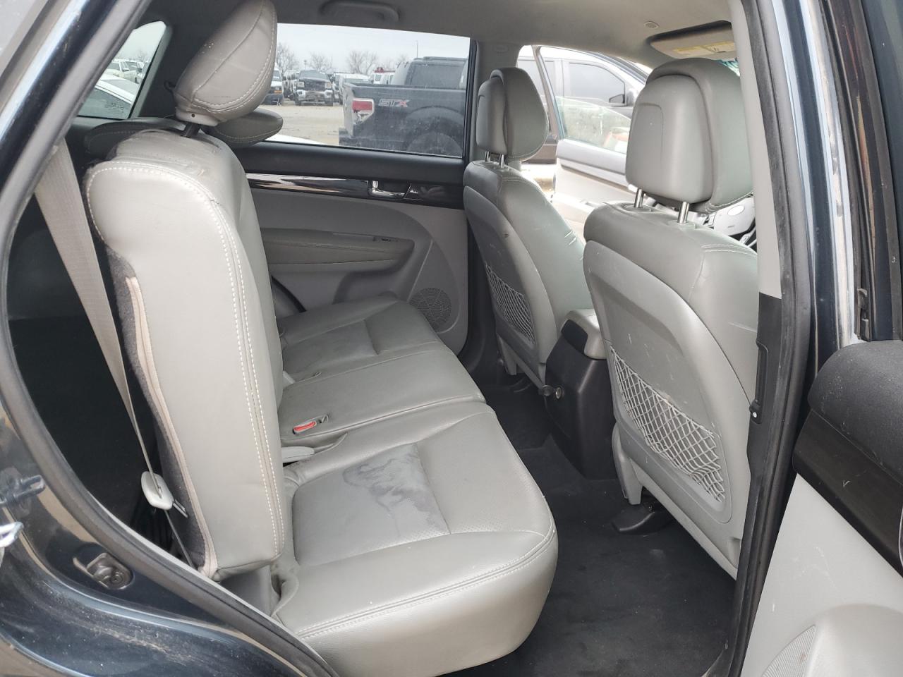 2011 Kia Sorento - Image 10