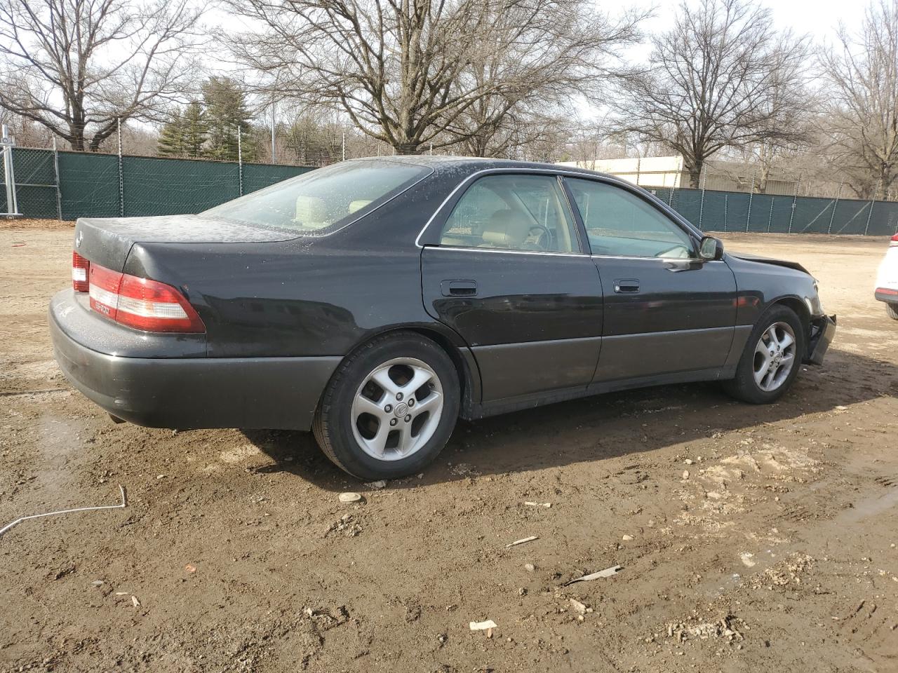 2000 Lexus ES - Image 3