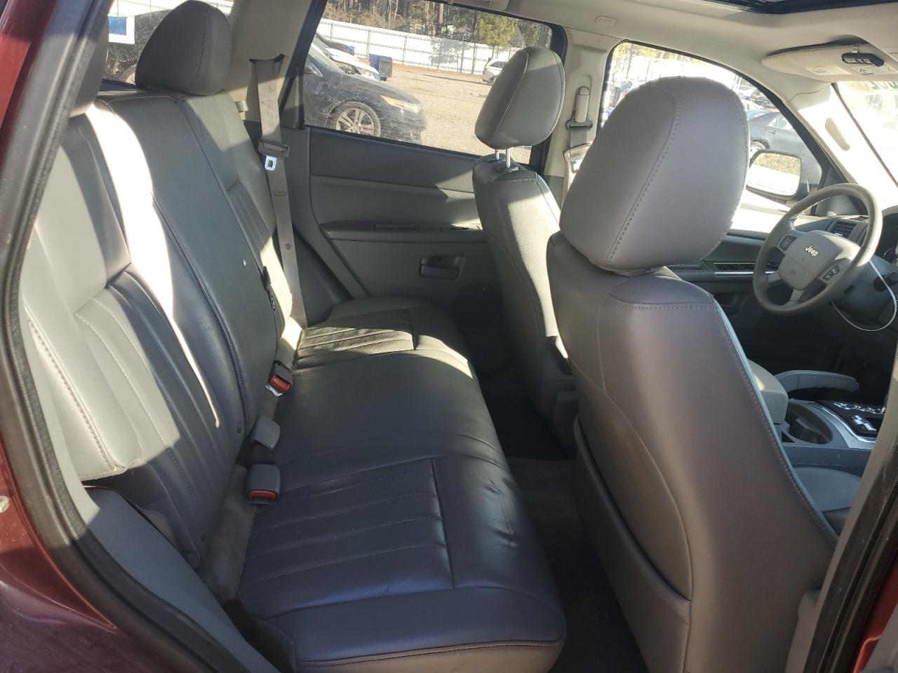 2007 Jeep Grand Cherokee - Image 11