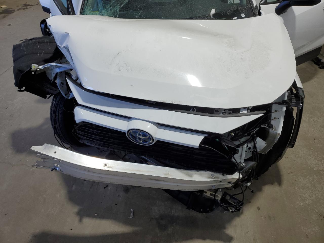 2024 Toyota RAV 4 - Image 12