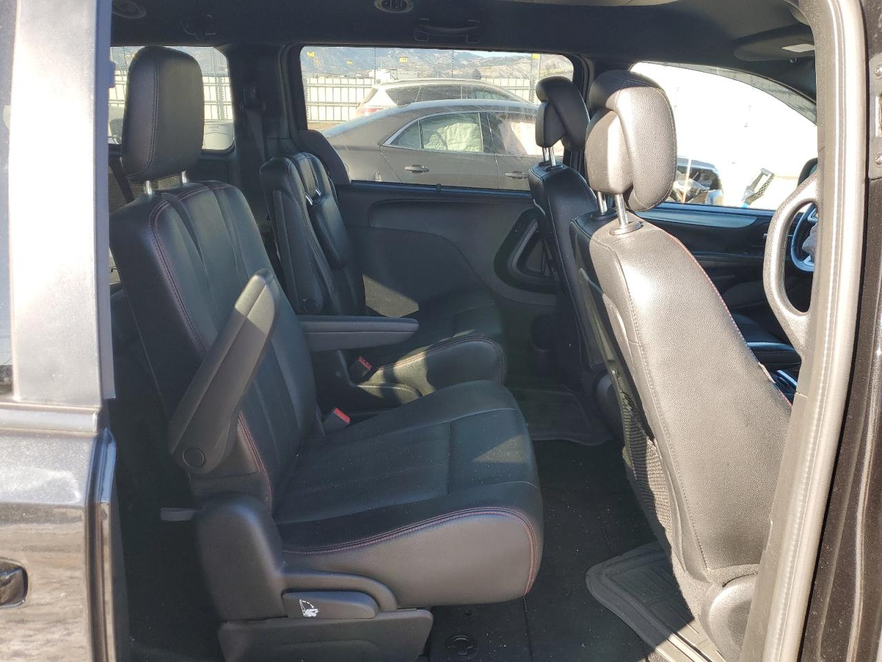 2019 Dodge Caravan - Image 11