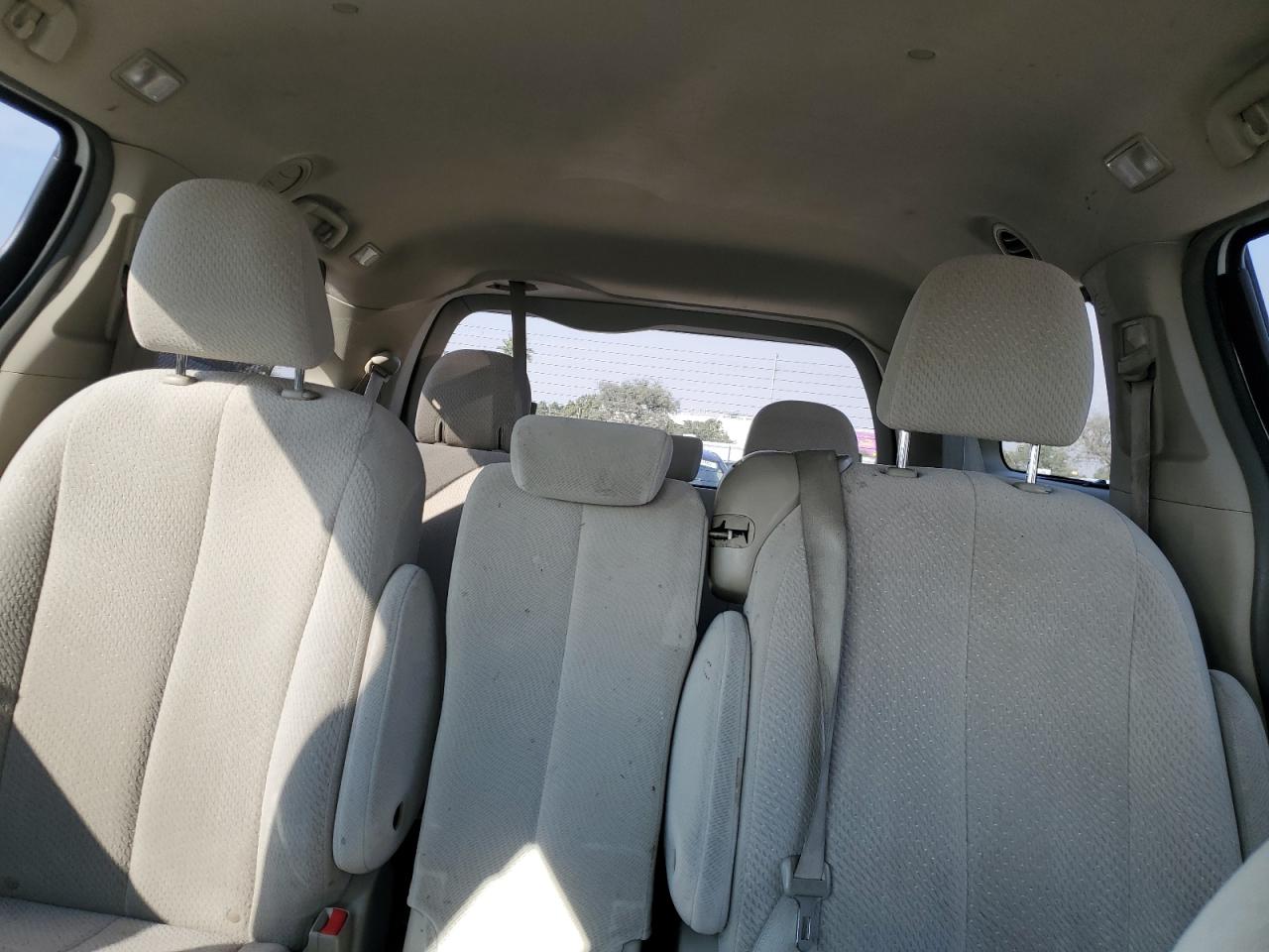 2011 Toyota Sienna - Image 10