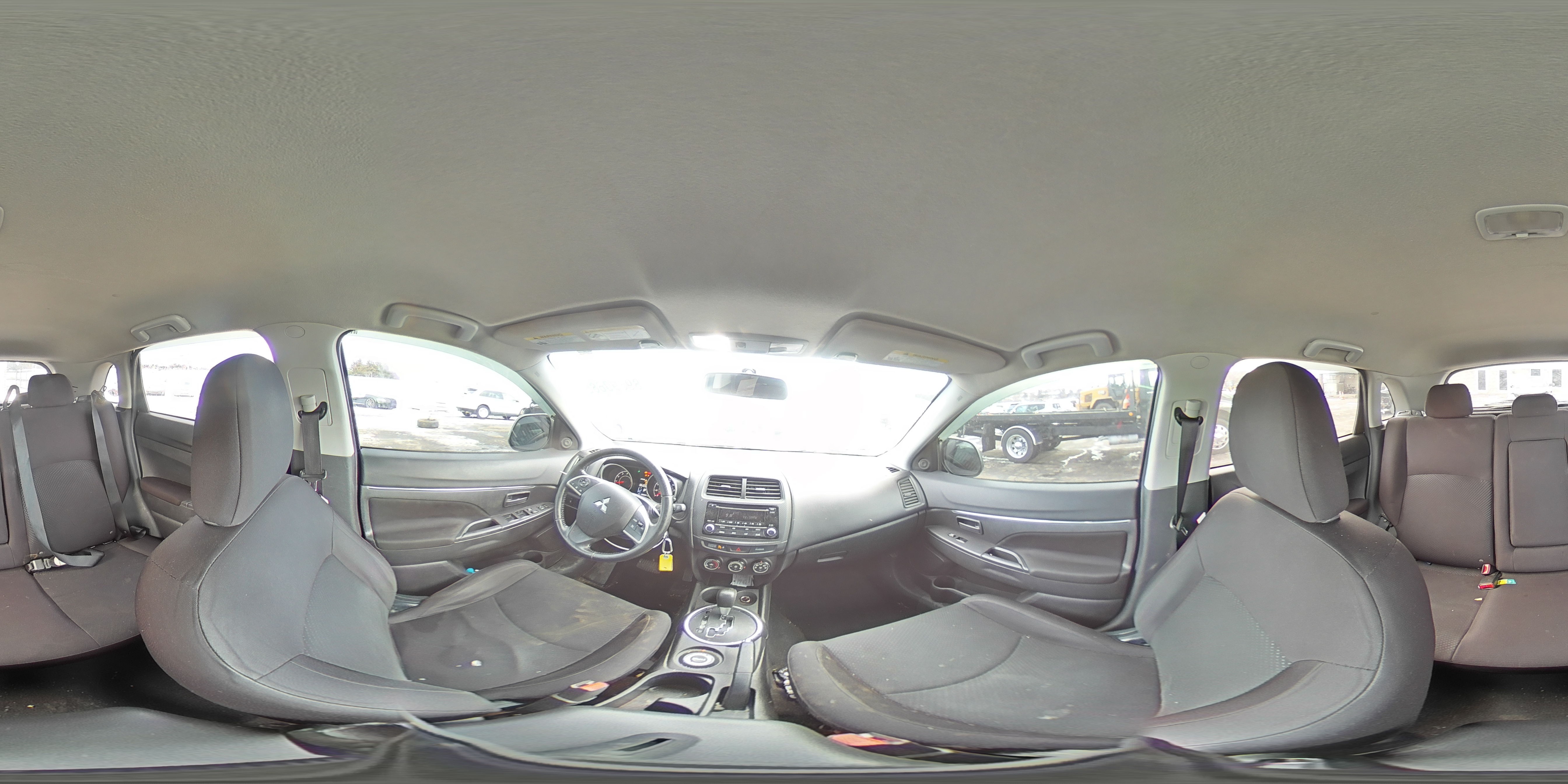 2015 Mitsubishi Outlander - Image 12