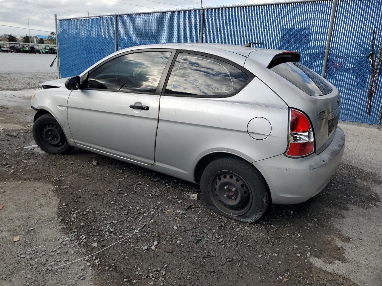 2010 Hyundai Accent - Image 2