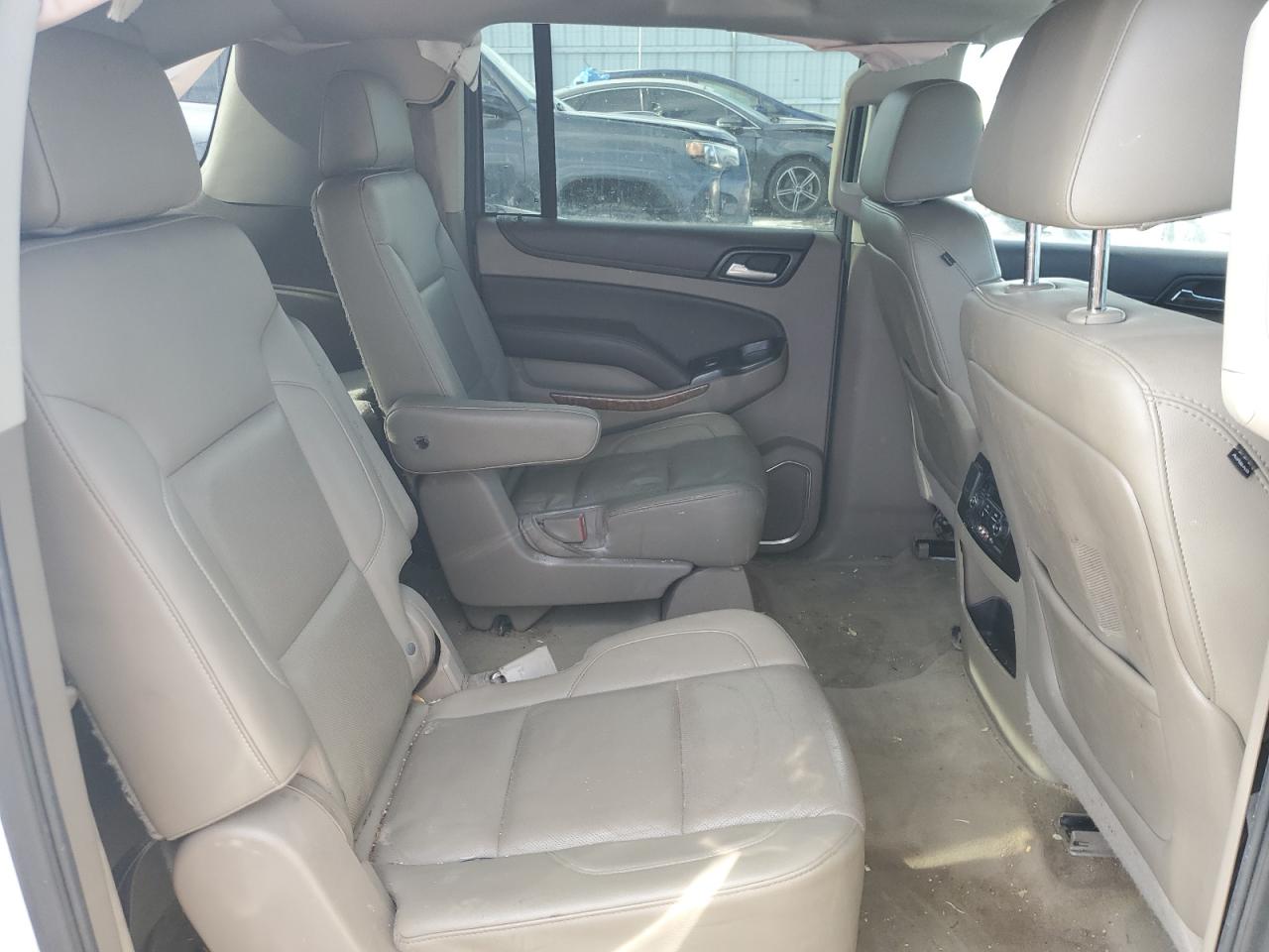 2015 Chevrolet Suburban - Image 11