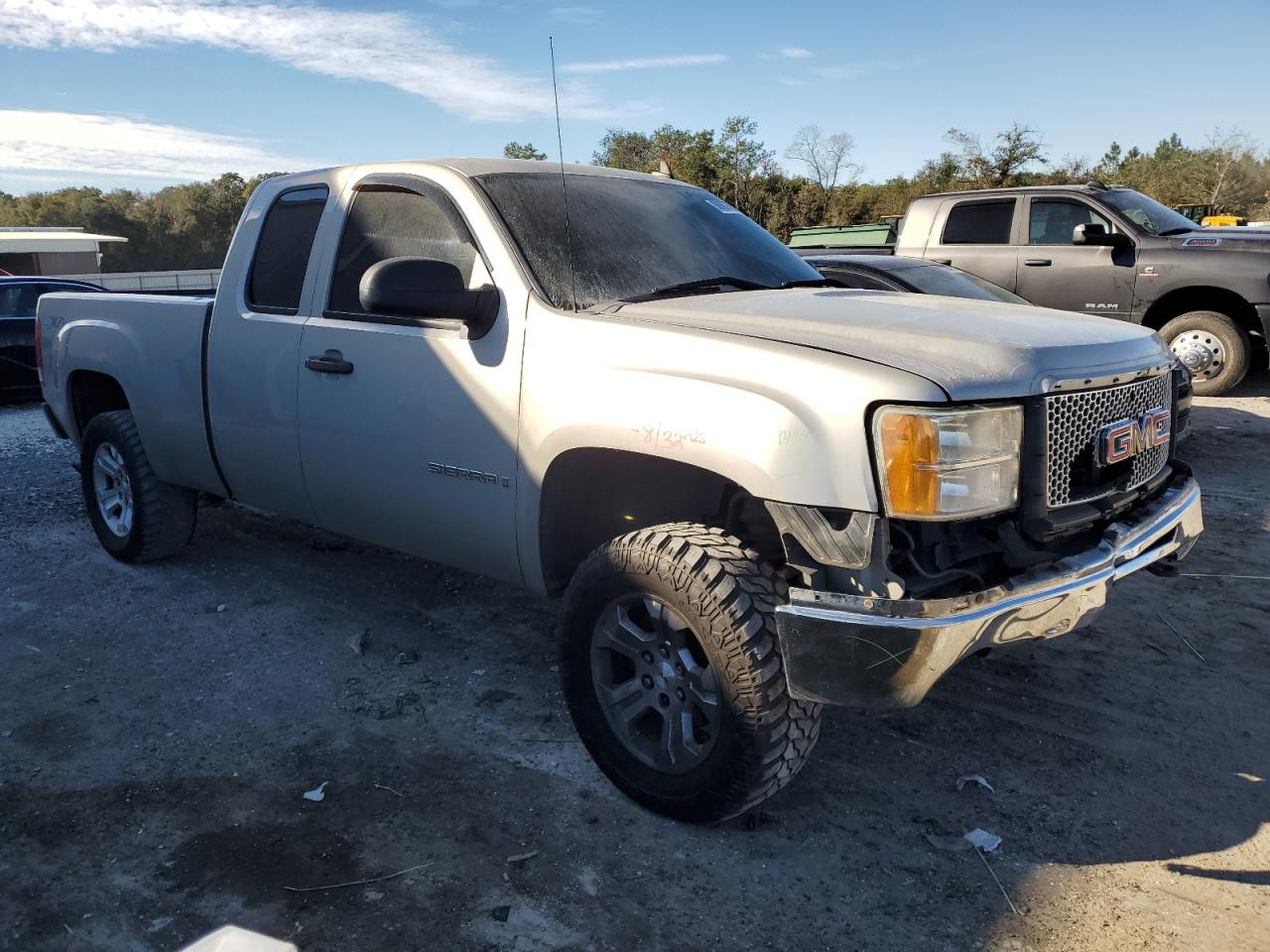 2009 GMC Sierra - Image 4