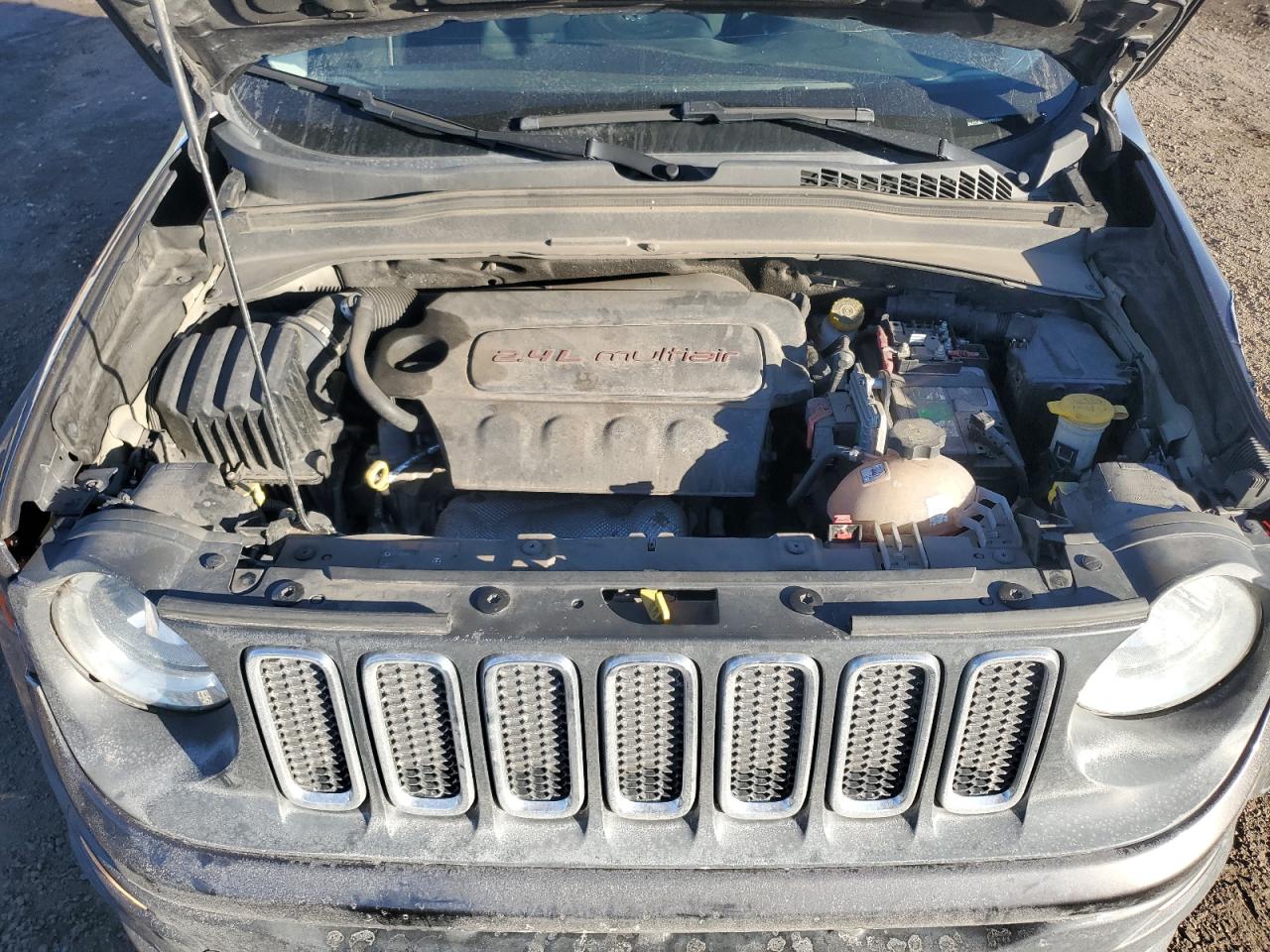 2017 Jeep Renegade - Image 12