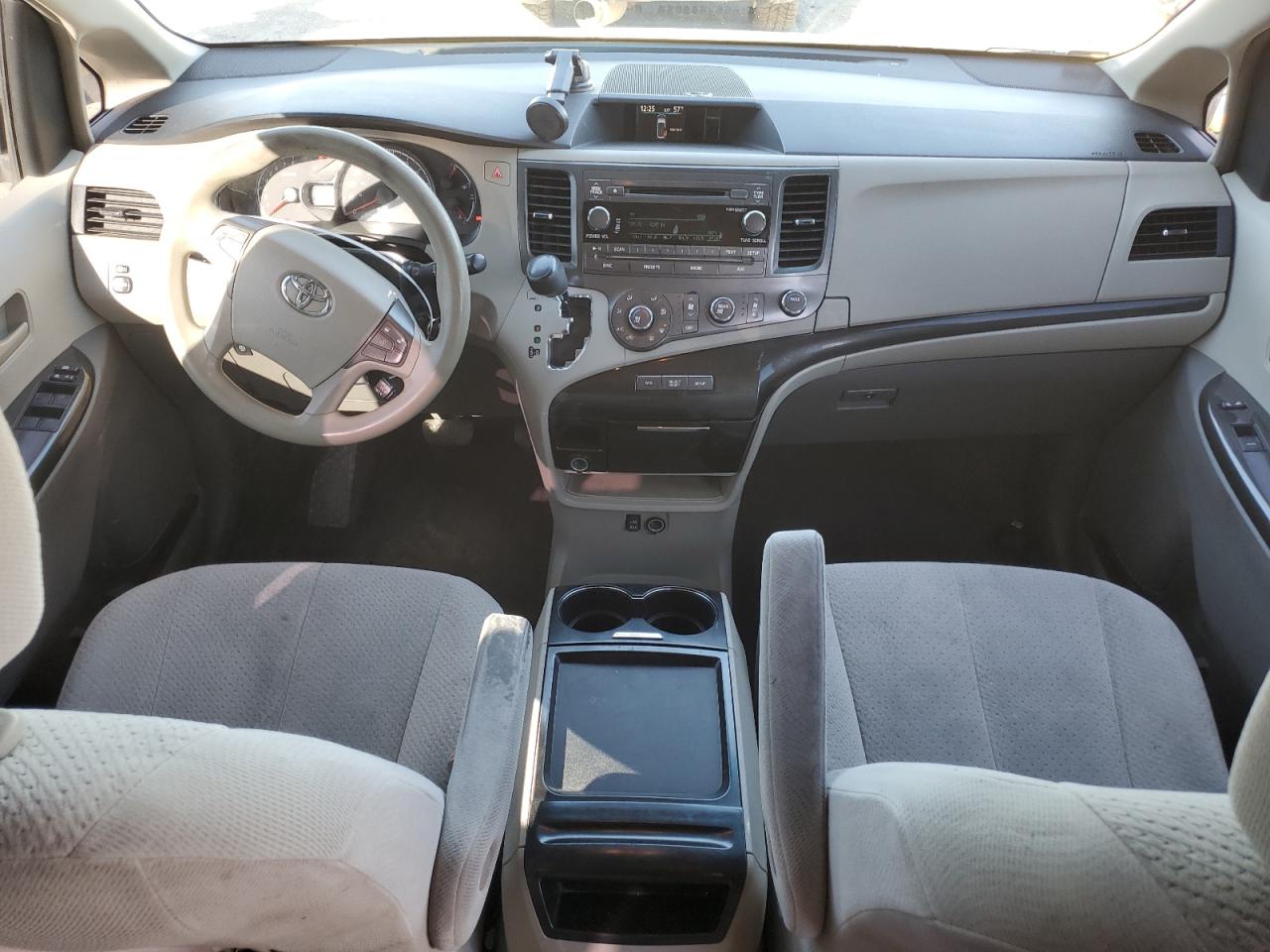 2011 Toyota Sienna - Image 8