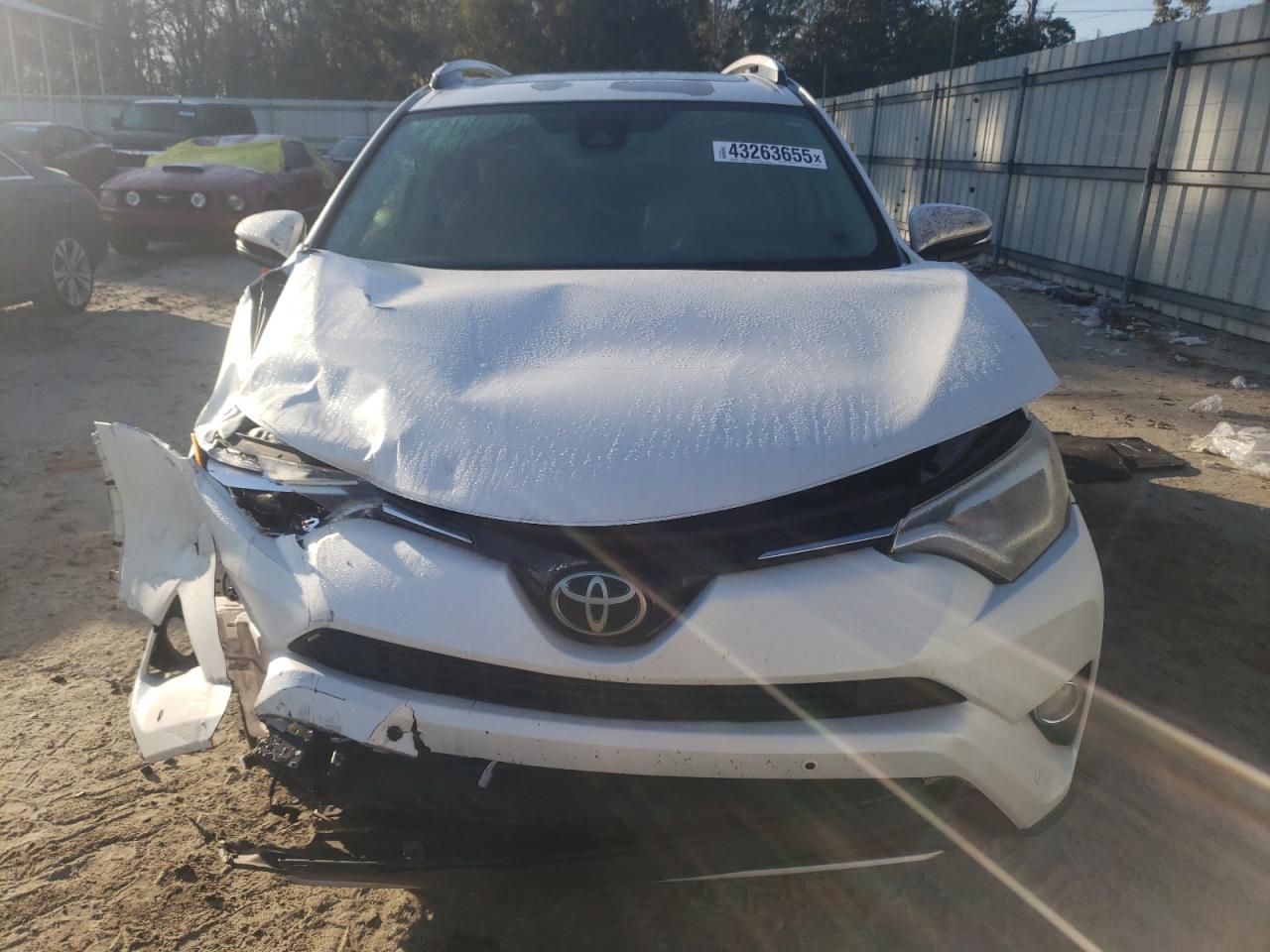 2017 Toyota RAV 4 - Image 5