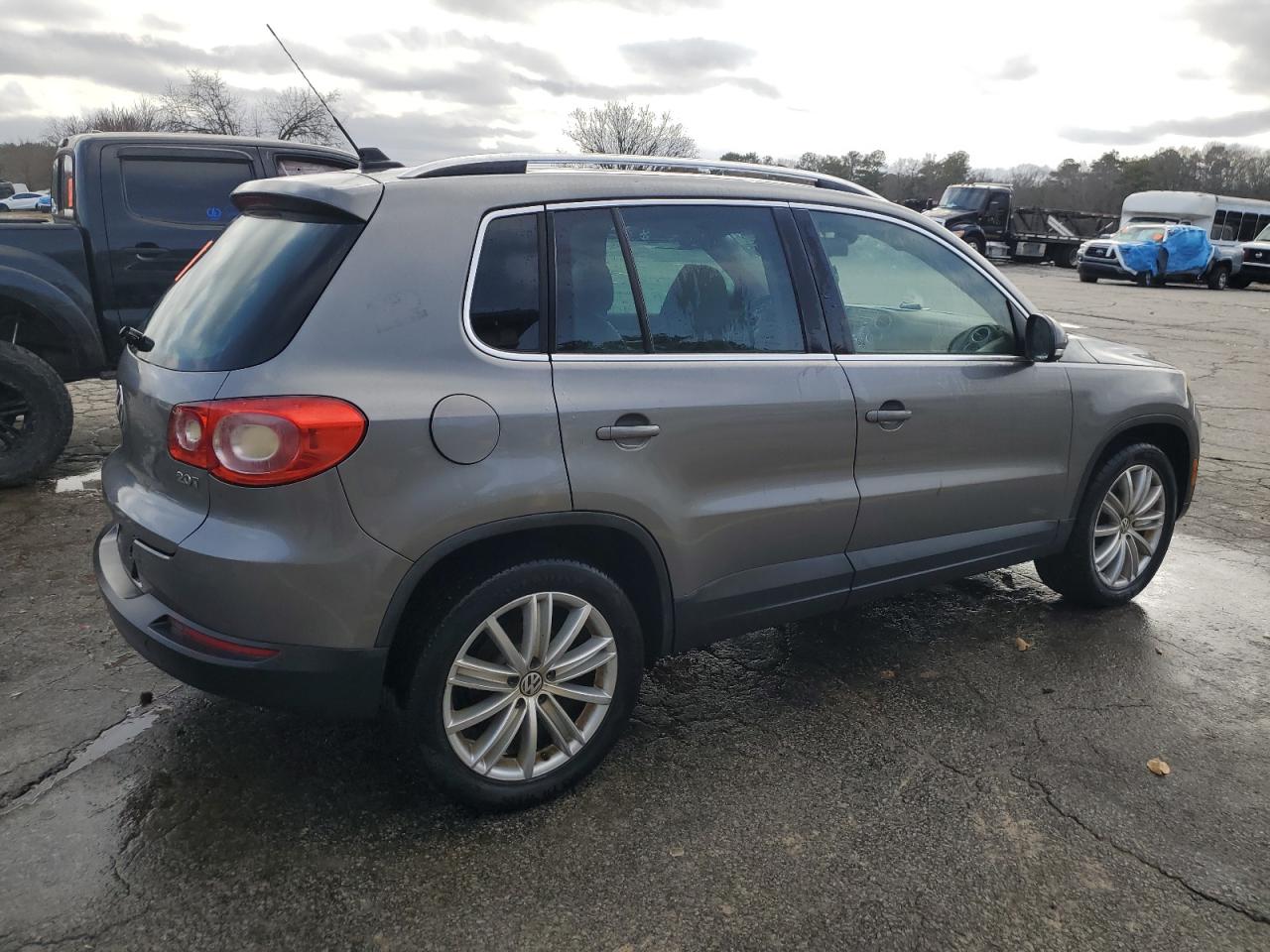 2009 Volkswagen Tiguan - Image 3