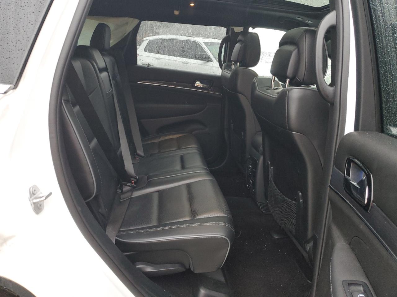 2019 Jeep Grand Cherokee - Image 11