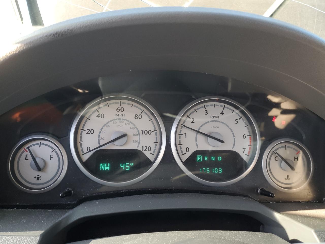 2010 Chrysler Town & Country - Image 9