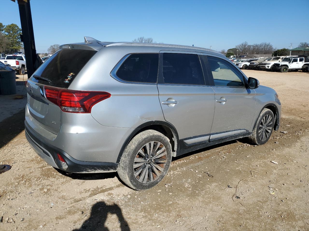 2020 Mitsubishi Outlander - Image 3
