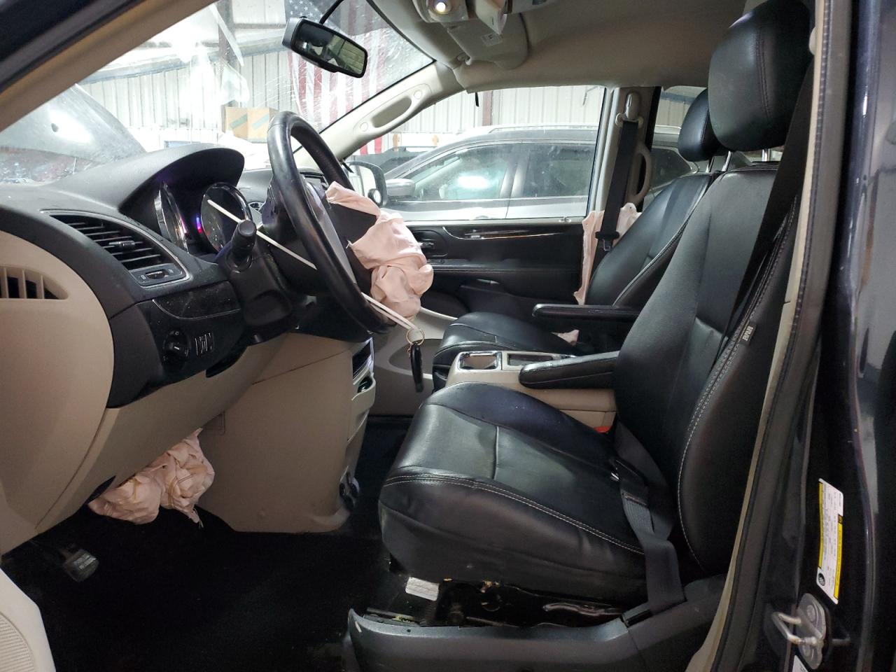 2014 Chrysler Town & Country - Image 7