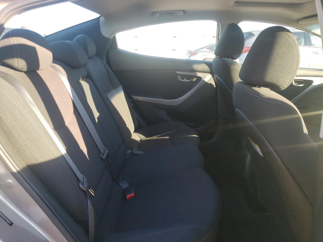 2016 Hyundai Elantra - Image 10