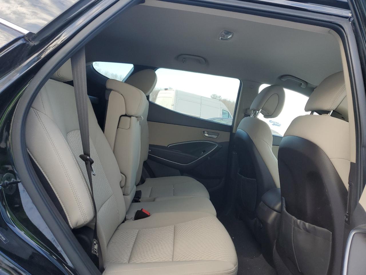 2017 Hyundai Santa Fe - Image 11