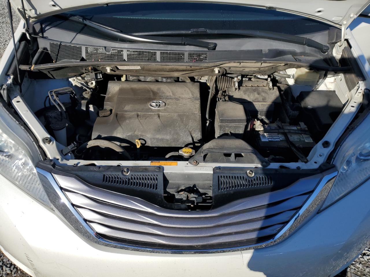 2016 Toyota Sienna - Image 12