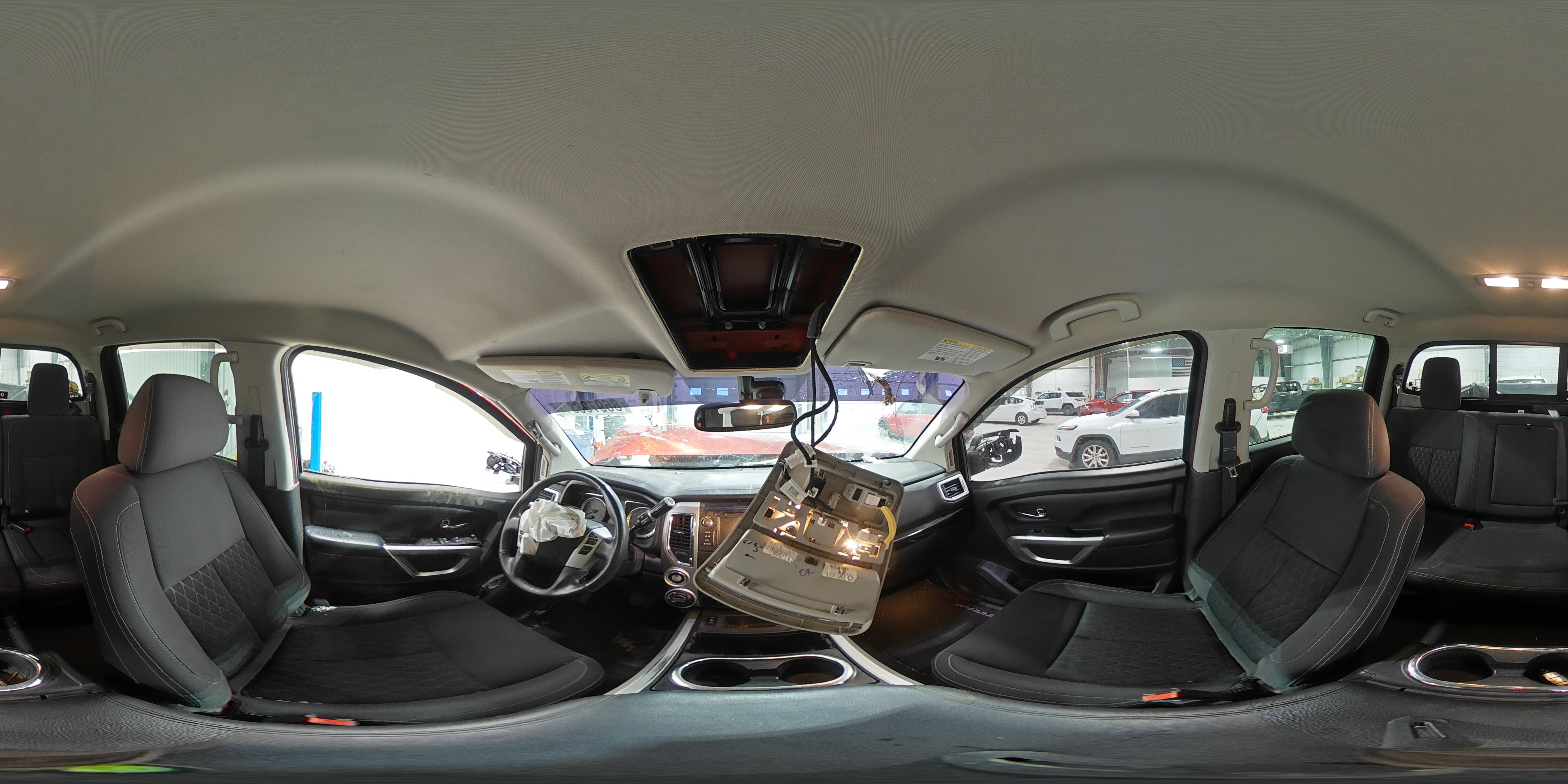 2019 Nissan Titan - Image 13