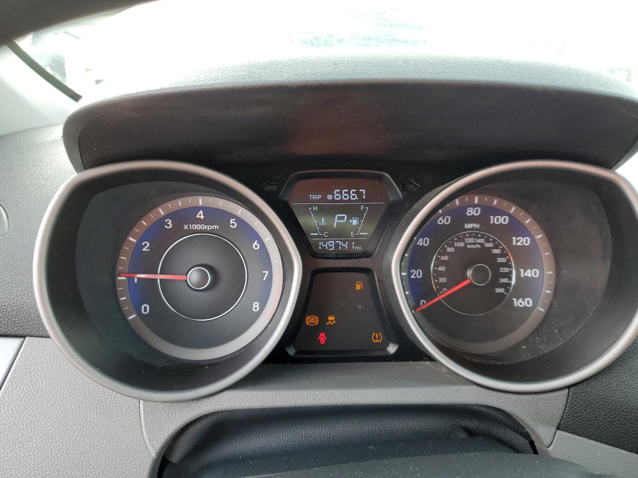 2015 Hyundai Elantra - Image 9