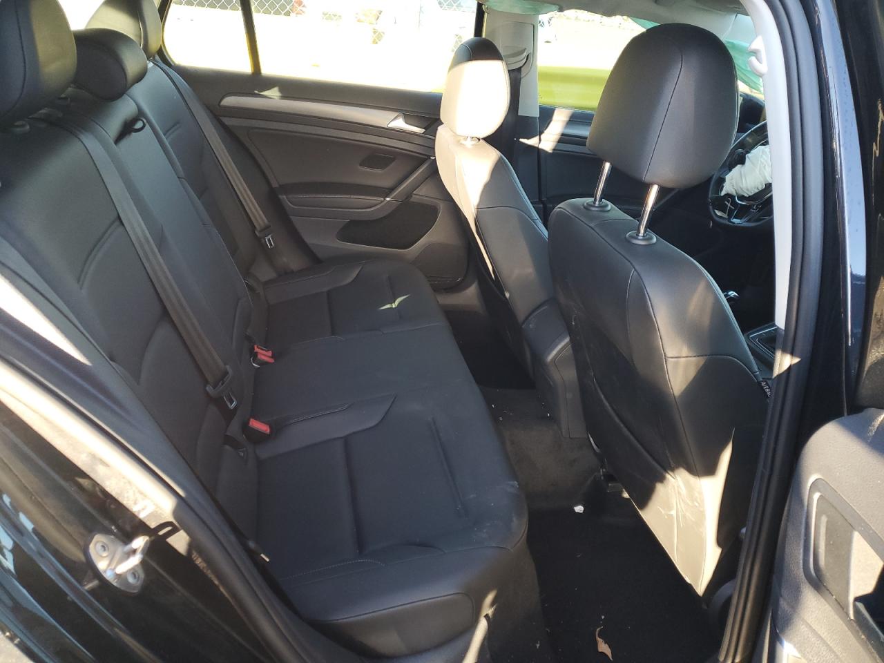 2019 Volkswagen Golf - Image 10