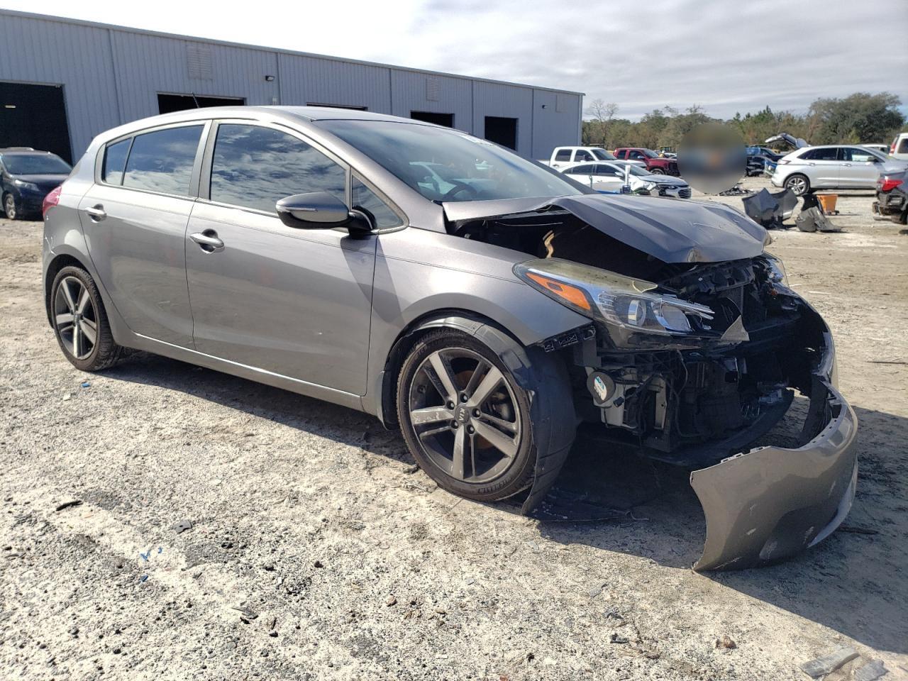 2017 Kia Forte - Image 4