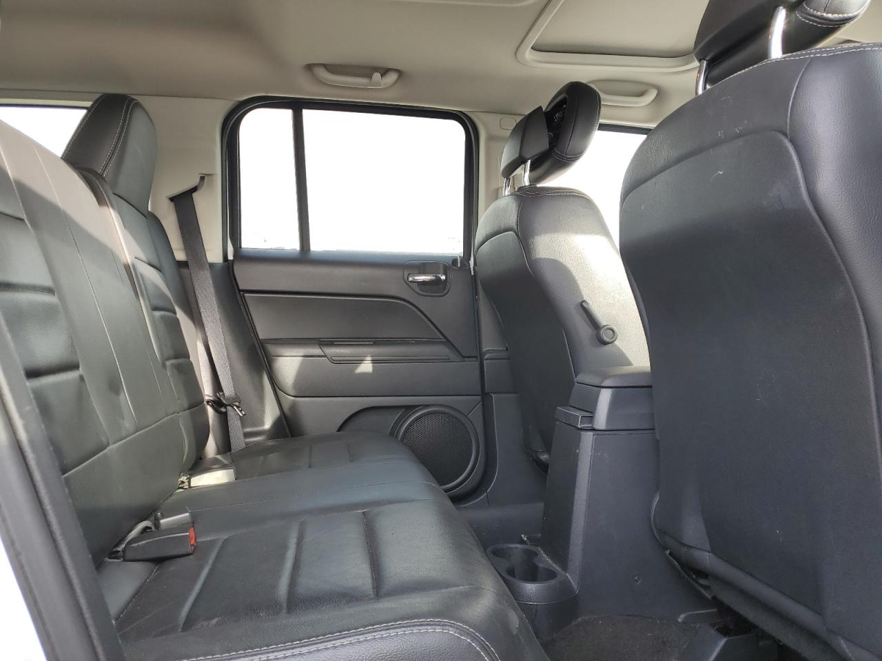 2015 Jeep Liberty (Patriot) - Image 12