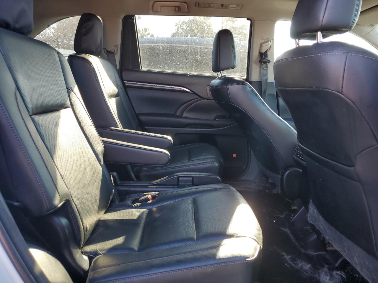 2016 Toyota Highlander - Image 11