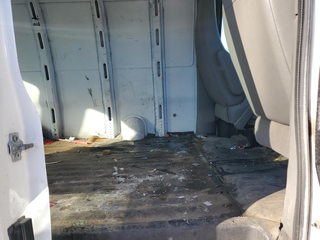 2015 Chevrolet Express - Image 11