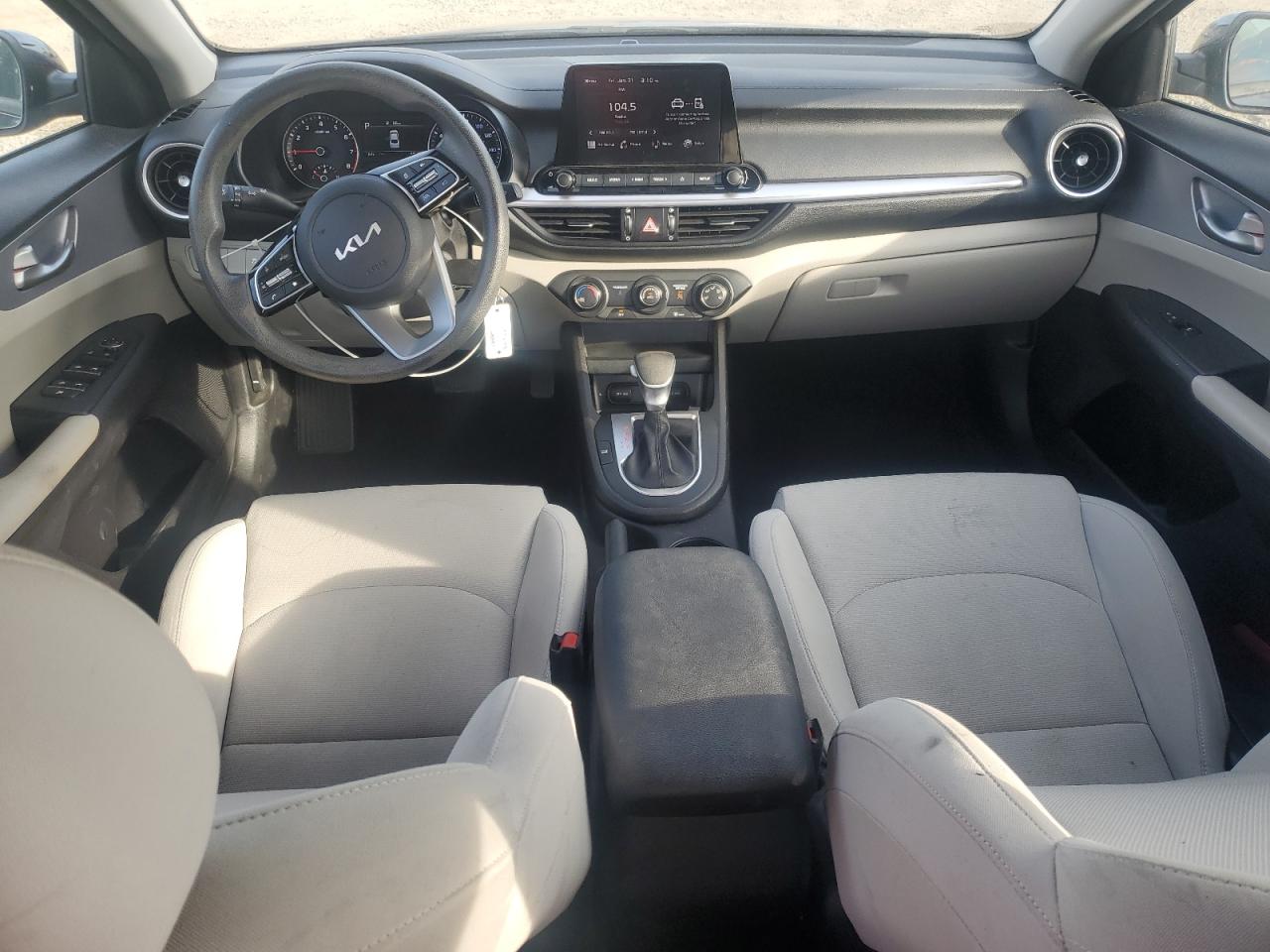 2022 Kia Forte - Image 8