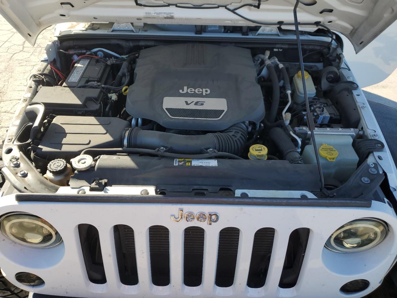 2015 Jeep Wrangler - Image 12