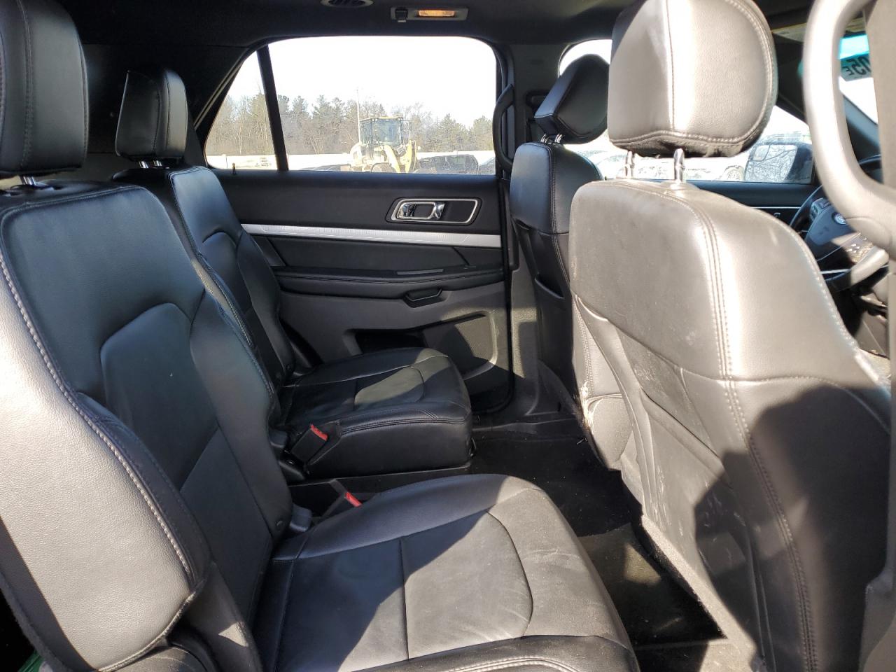 2016 Ford Explorer - Image 11