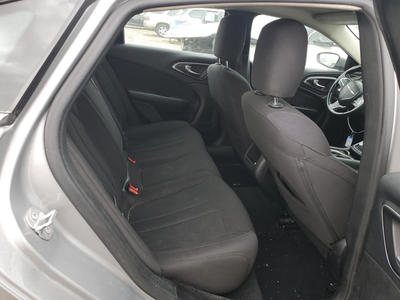 2015 Chrysler 200 - Image 10