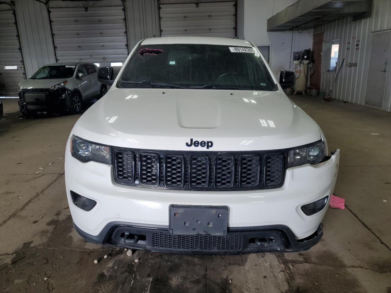 2019 Jeep Grand Cherokee - Image 5