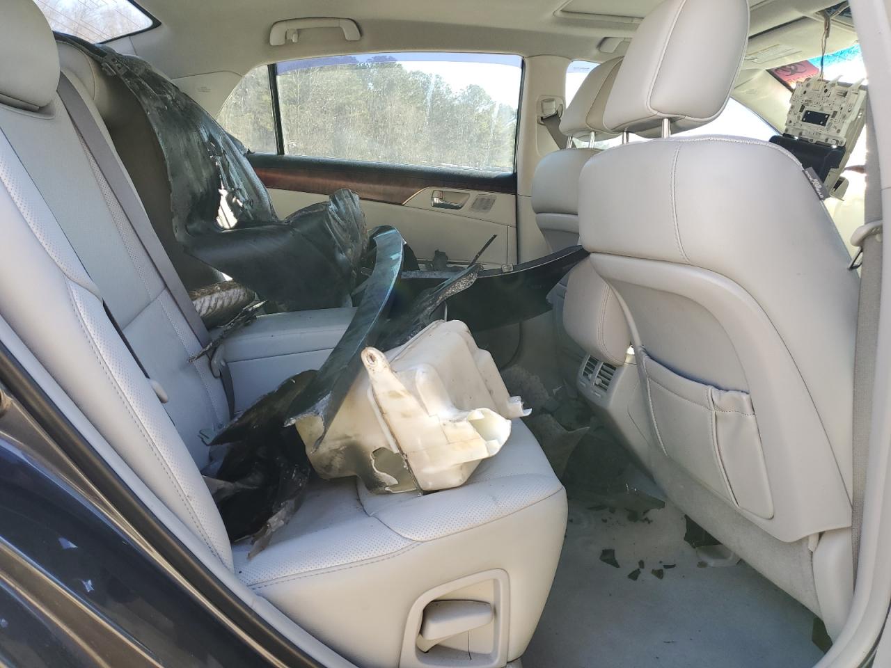 2011 Toyota Avalon - Image 10