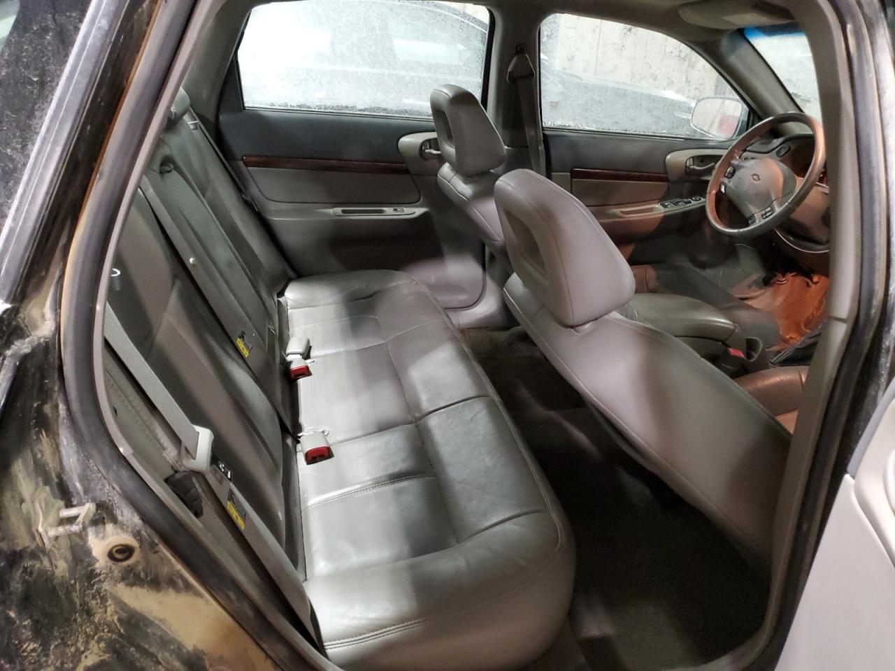 2005 Chevrolet Impala - Image 10