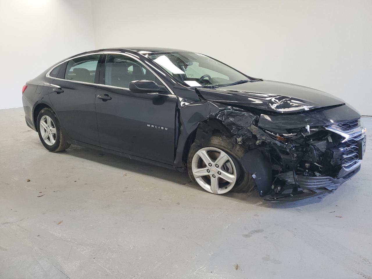 2023 Chevrolet Malibu - Image 4