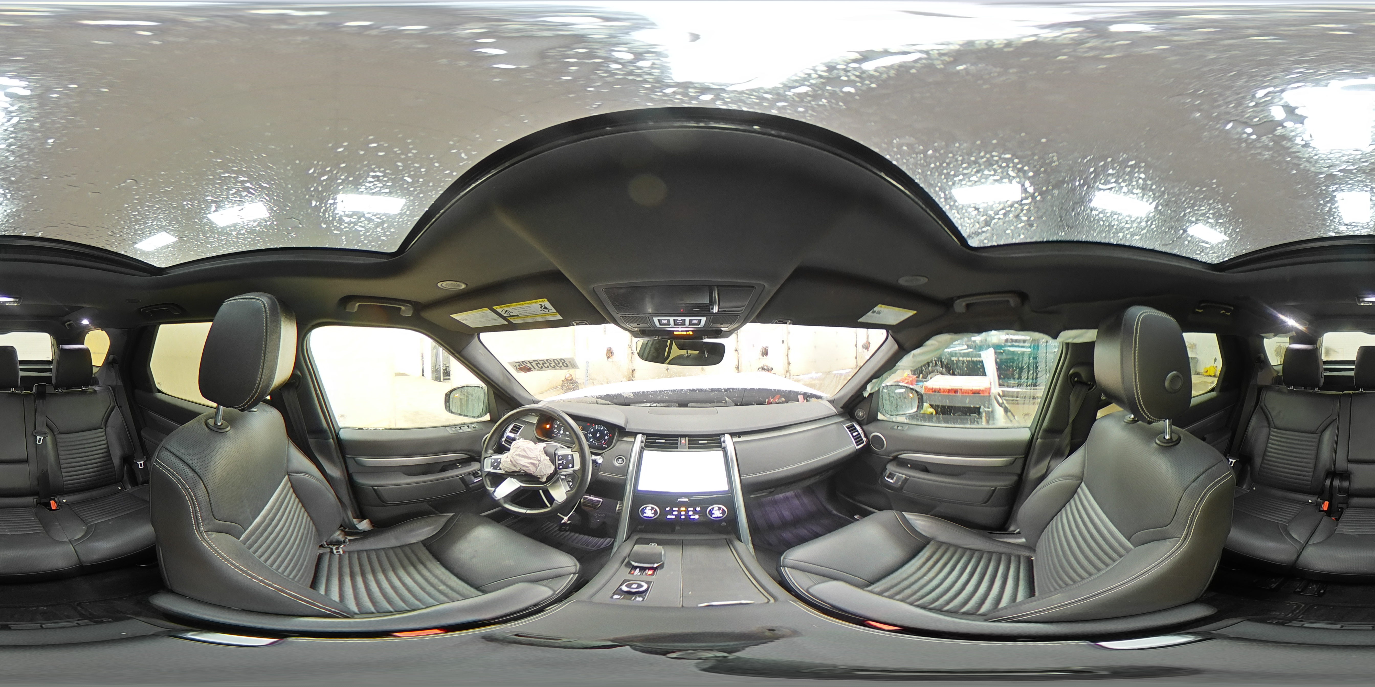 2022 Land Rover Discovery - Image 16